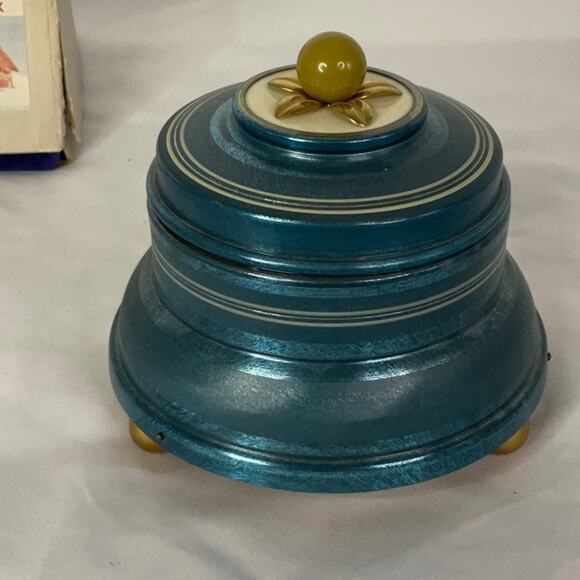VTG IOB SWISS MUSICAL BLUE ROUND POWDER BOX PLAYS SCHUBERTS SERENADE AVA MARIA - Picture 3 of 11